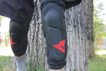 胫骨膝盖全面防护：Dainese Hybrid护膝测评
