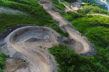 BMX风格速降道：尼可·温克和朋友们的单车公园季
