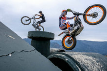 攀爬摩托VS攀爬单车，托尼·布（Toni Bou）和安托万·布法特（An