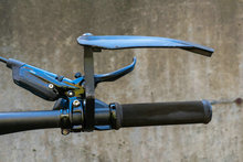 三款山地车护手评测　RevGrips、SendHit Nock、AVS Racing