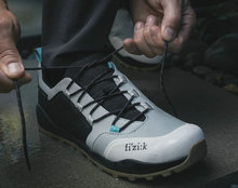 Fizik 发布新款 Ergolace Gore-Tex 山地车骑行鞋