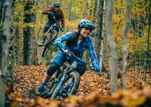 单车上的神仙眷侣 – 佛蒙特山地骑旅最强导游和教练