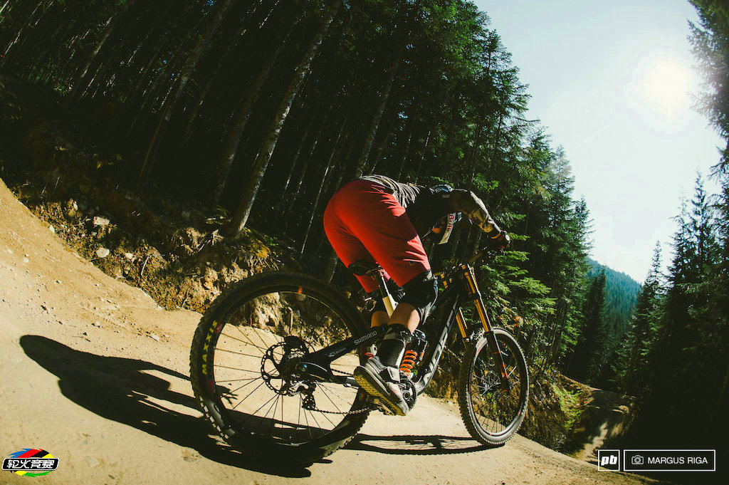 02 2015 Crankworx Whistler惠斯勒单车节Fox Air DH速降赛.jpg