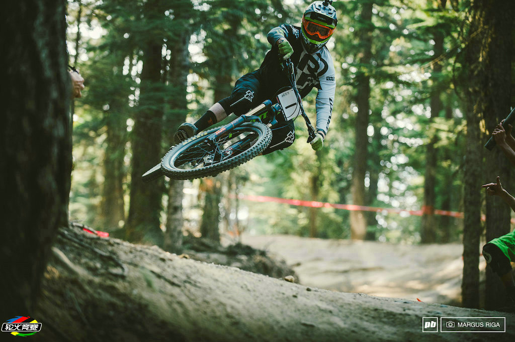 16 2015 Crankworx Whistler惠斯勒单车节Fox Air DH速降赛.jpg