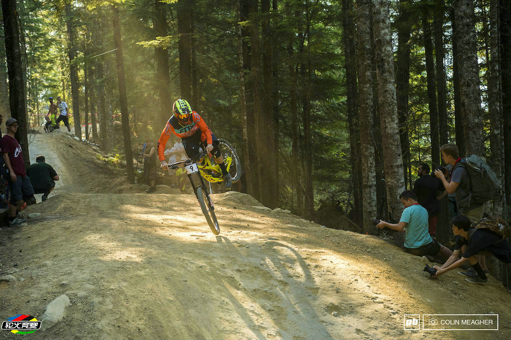 25 2015 Crankworx Whistler惠斯勒单车节Fox Air DH速降赛.jpg