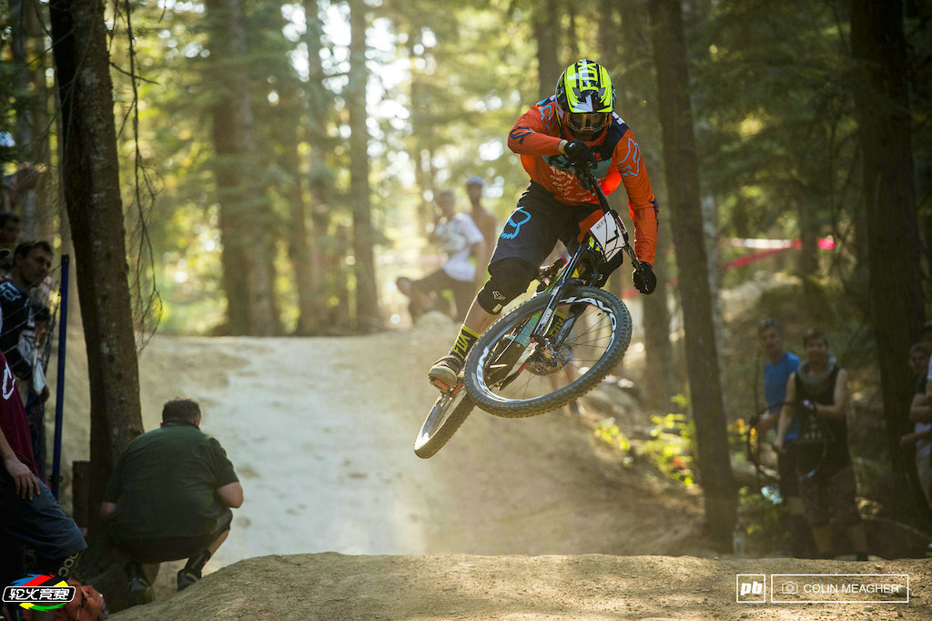 26 2015 Crankworx Whistler惠斯勒单车节Fox Air DH速降赛.jpg