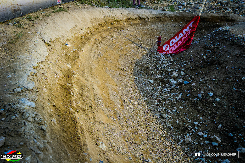 10 2015 Crankworx Whistler之Giant双人绕杆赛.jpg