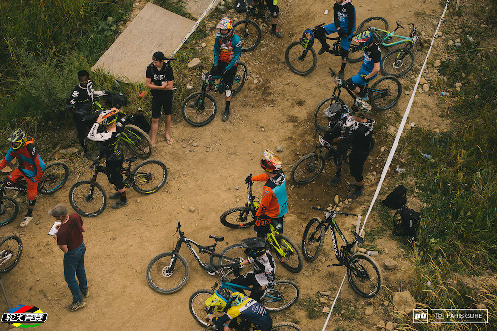 14 2015 Crankworx Whistler之Giant双人绕杆赛.jpg