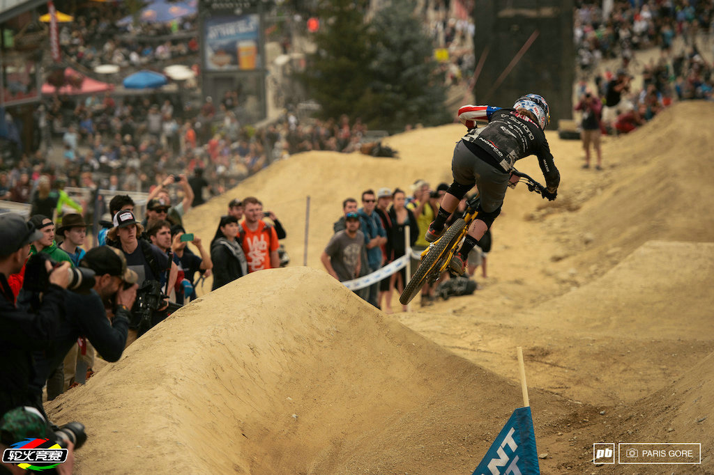 40 2015 Crankworx Whistler之Giant双人绕杆赛.jpg