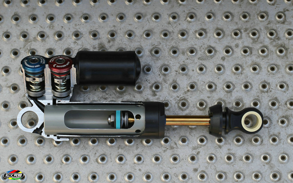 02 FOX最新款气弹簧后胆Float X2测评.jpg