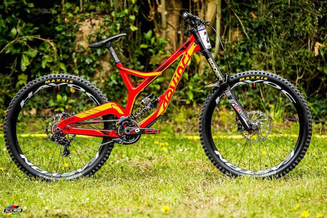 3 Stevie Smith Devinci Wilson Carbon.jpg