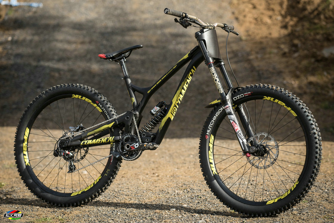 8 Commencal Team Bikes.jpg