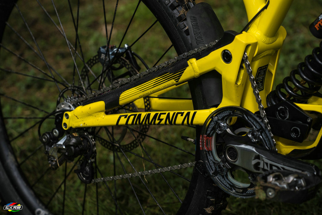 16 Commencal Team Bikes.jpg