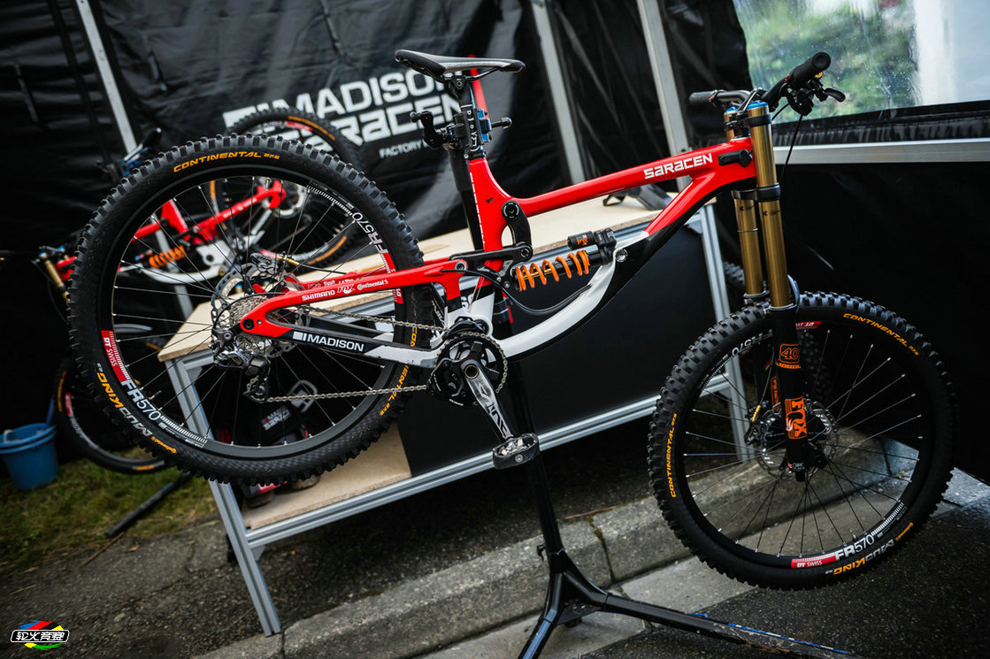 9 Marc Beaumont's Saracen Myst Carbon.jpg