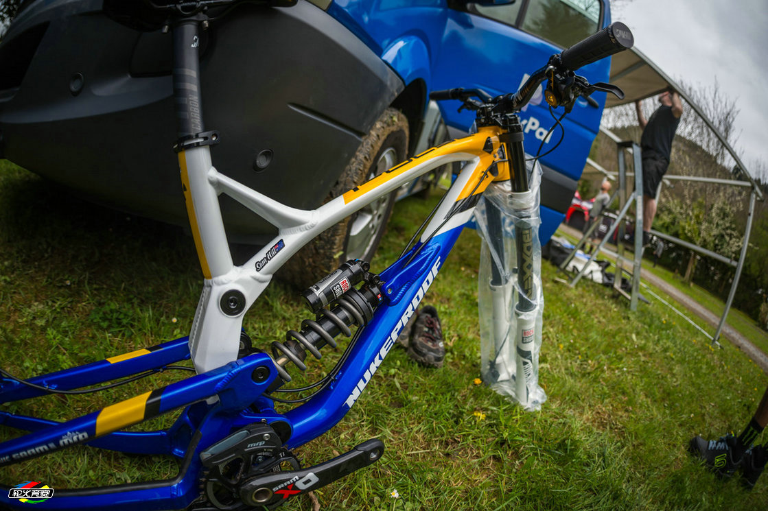 55 Sam Hill's Nukeproof Pulse.jpg