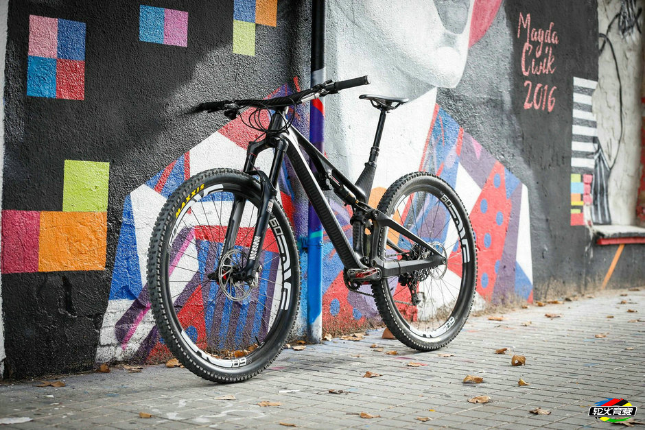03 Unno TR 130林道车：一个尺寸满足所有车手.jpg
