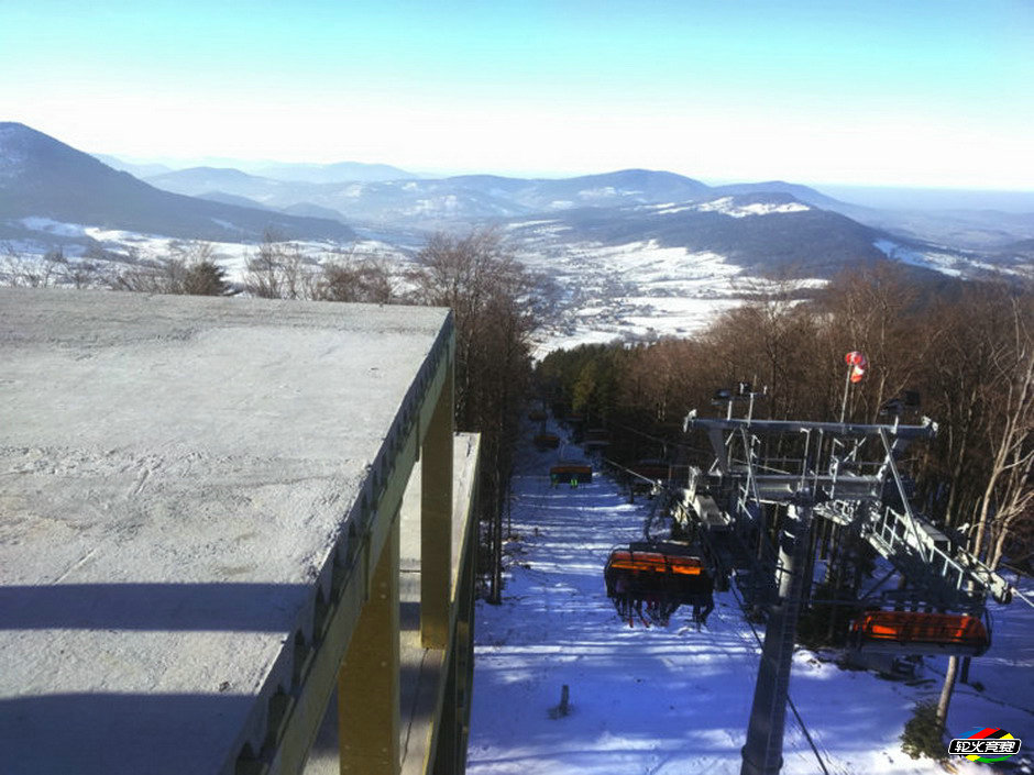 01 波兰卡西纳单车公园：别人在滑雪，他们在修路.jpg