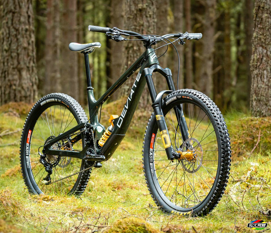 deviate-claymore-165mm-travel-high-pivot-enduro-bike-carbon-frame-designed-in-scotland.jpg