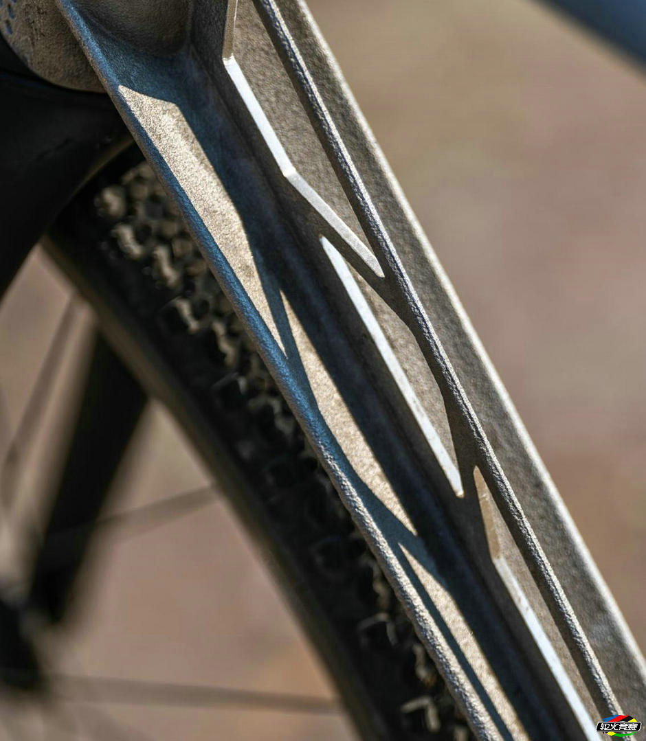 Heavy-Bikes-Hypocrite-Gravel7.jpg