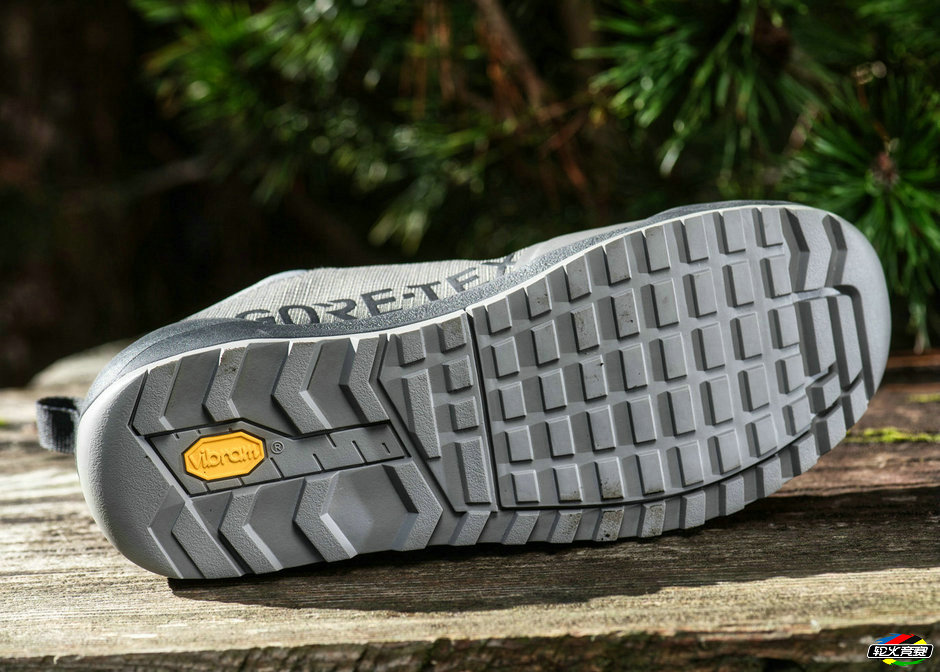 TERRA-ERGOLACE-GTX-FLAT-tread-pattern-vibram-rubber-outsole-1.jpg