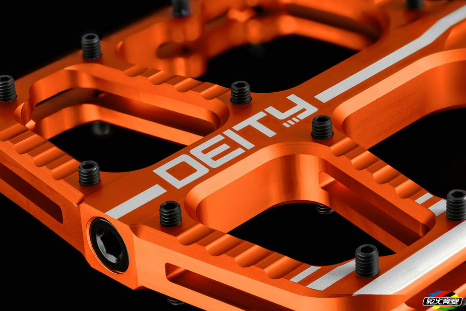 deity-flattrak-pedal-orange-detail-3_orig.jpg