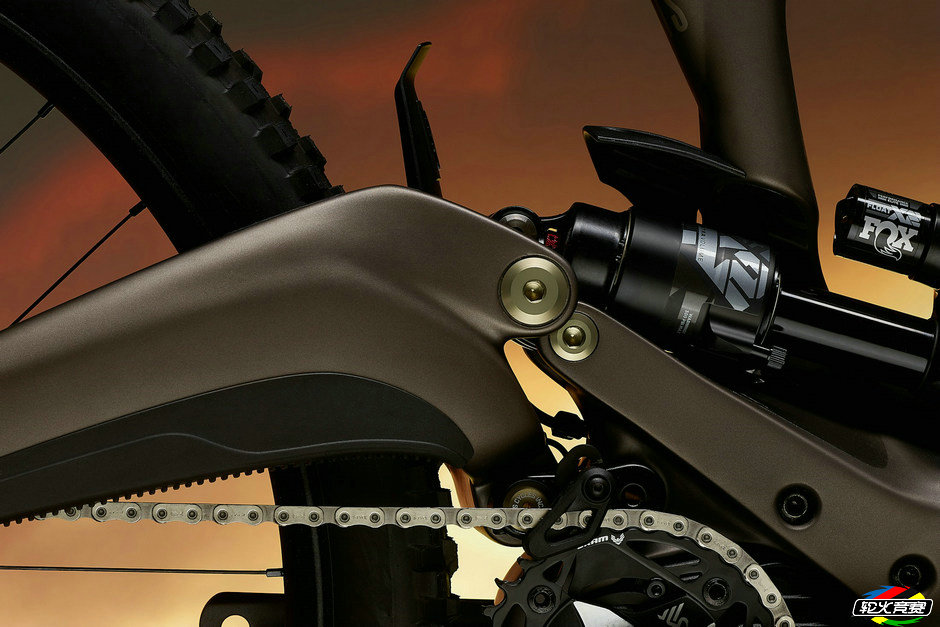 Oso1.1-Bronze-DS-SwingArmUpperPivotX2Shock-Detail-3217 (1).jpg
