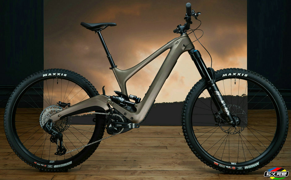 Oso1.1-Bronze-Hero-Dark-WarmSky-GX-0001.jpg